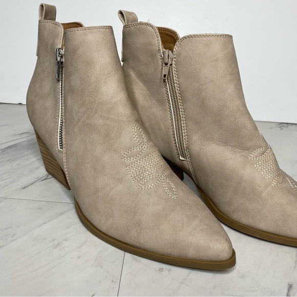 New! DV by Dolce Vita Kiki Bootie 9 1/2 - Picture 10 of 15